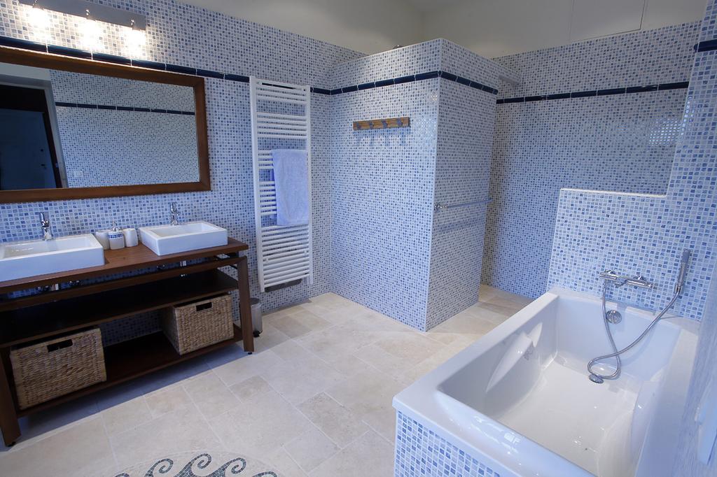 Domaine De Lamassas Bed & Breakfast Hautefage-la-Tour Rom bilde