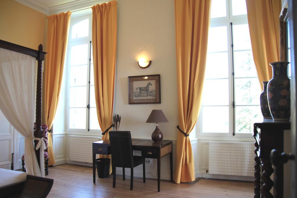 Domaine De Lamassas Bed & Breakfast Hautefage-la-Tour Rom bilde